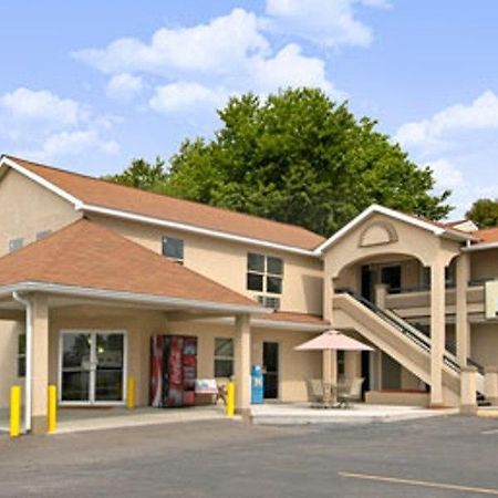 Days Inn By Wyndham Fairmont Kültér fotó