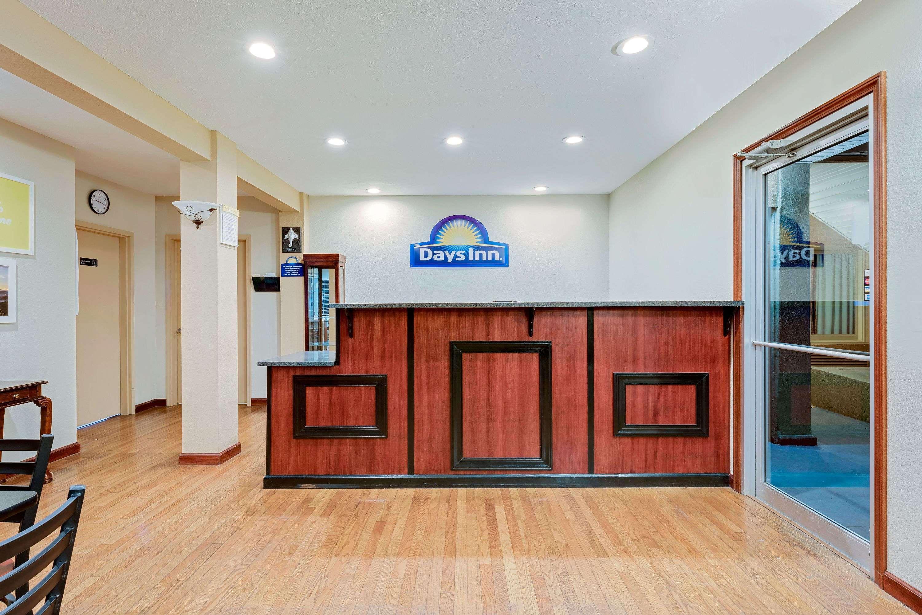Days Inn By Wyndham Fairmont Kültér fotó