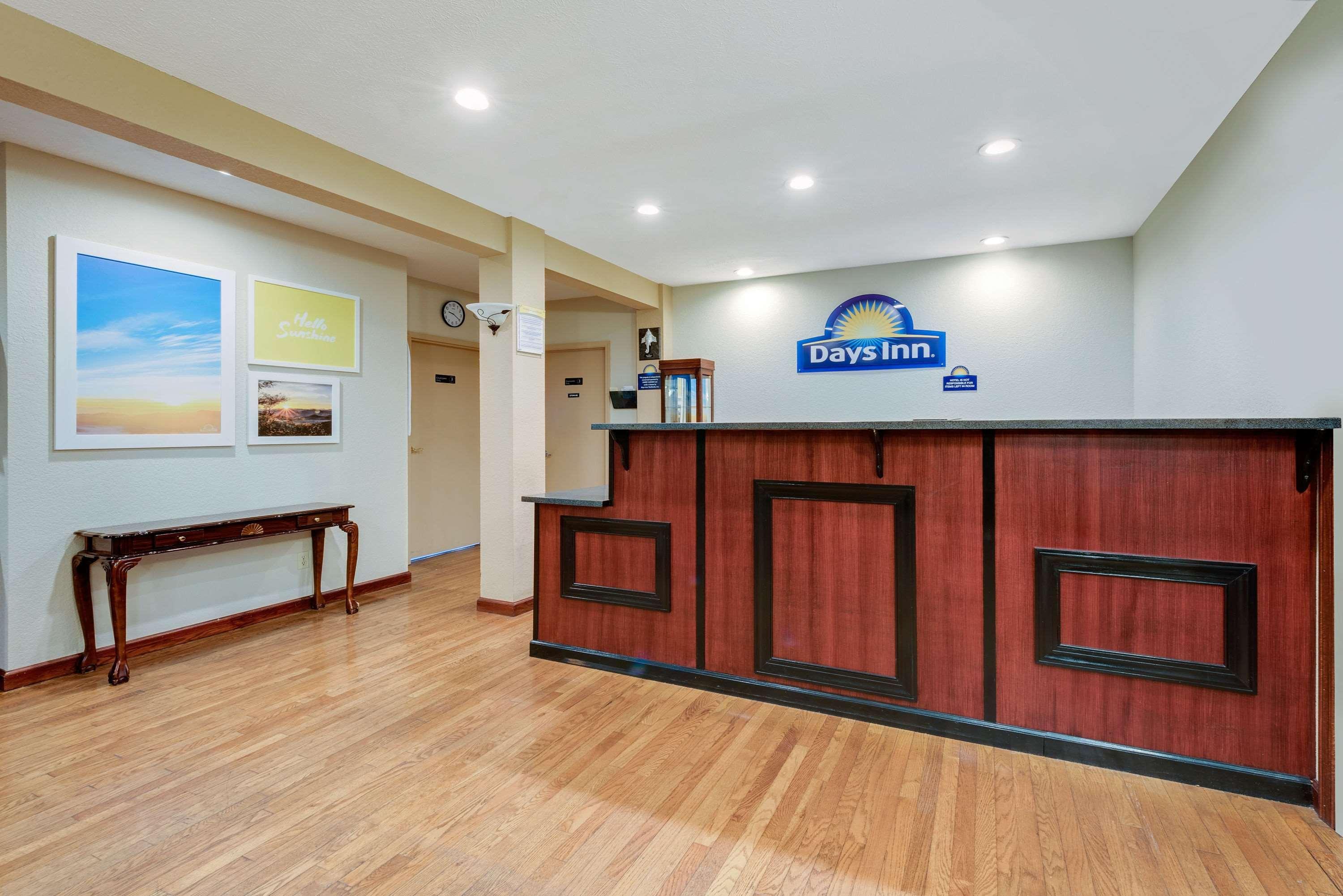 Days Inn By Wyndham Fairmont Kültér fotó