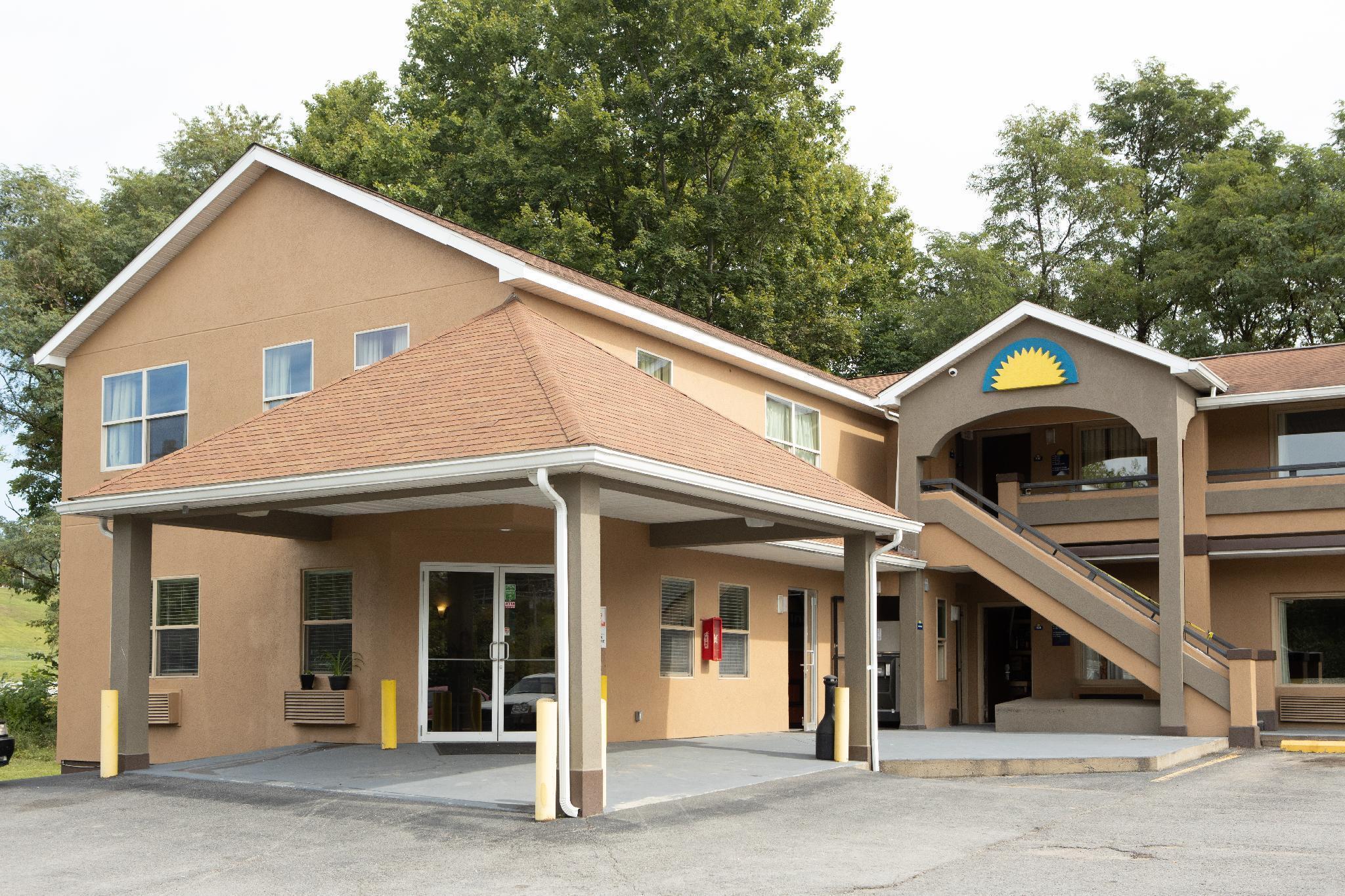 Days Inn By Wyndham Fairmont Kültér fotó