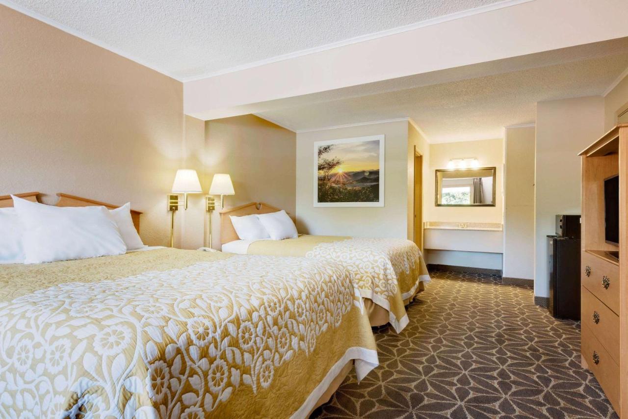 Days Inn By Wyndham Fairmont Kültér fotó