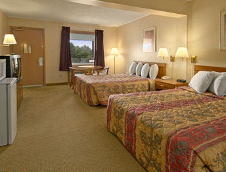 Days Inn By Wyndham Fairmont Szoba fotó