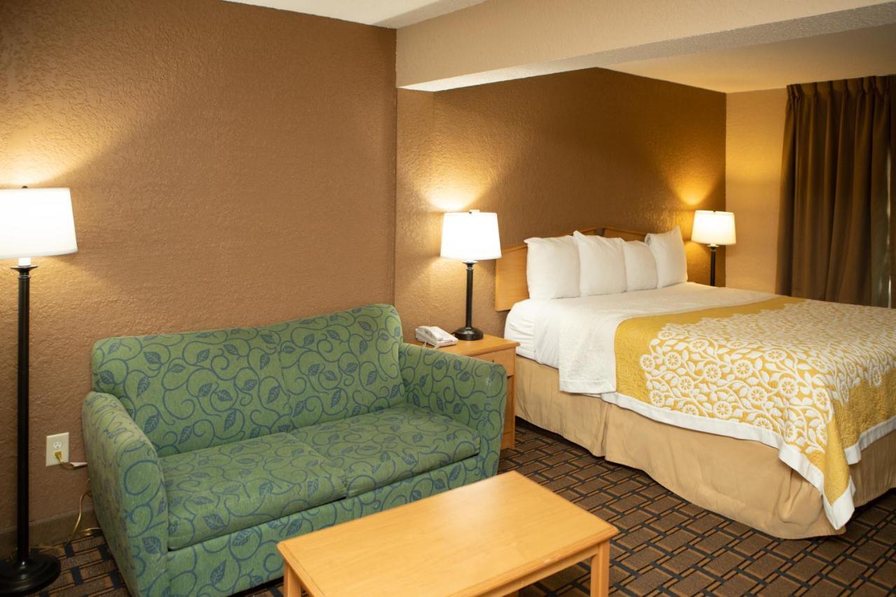 Days Inn By Wyndham Fairmont Kültér fotó